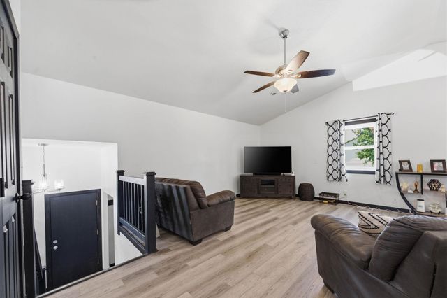 2213 N Forest Park St, Derby, KS 67037