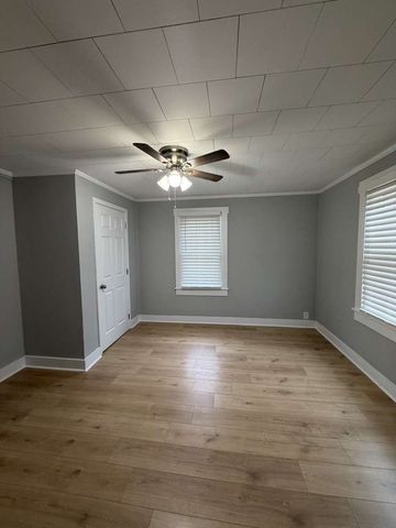 413 5th St, Lawrenceburg, TN 38464