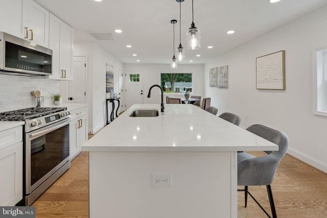 14332 BELLEVILLE AVE, Woodbridge, VA 22193