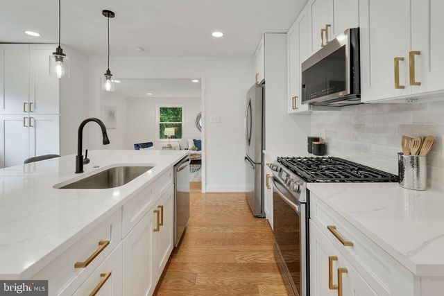 14332 BELLEVILLE AVE, Woodbridge, VA 22193