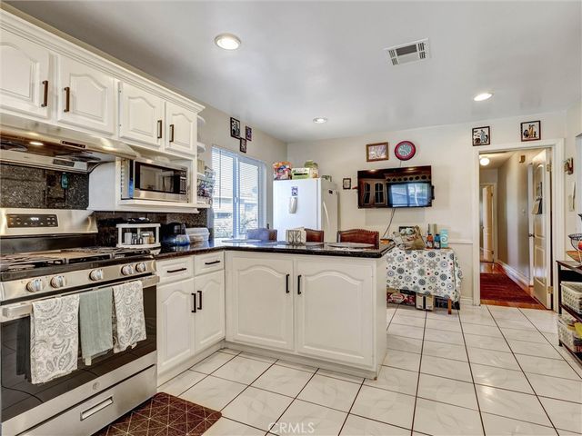 812 W Athens, Los Angeles, CA 90044