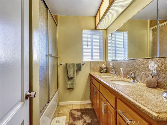 812 W Athens, Los Angeles, CA 90044