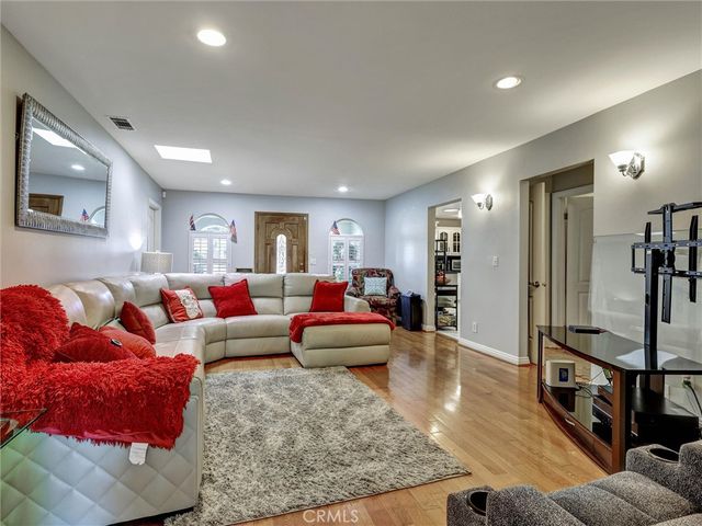 812 W Athens, Los Angeles, CA 90044