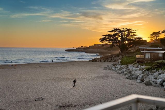 22130 E Cliff Drive 2D, Santa Cruz, CA 95062