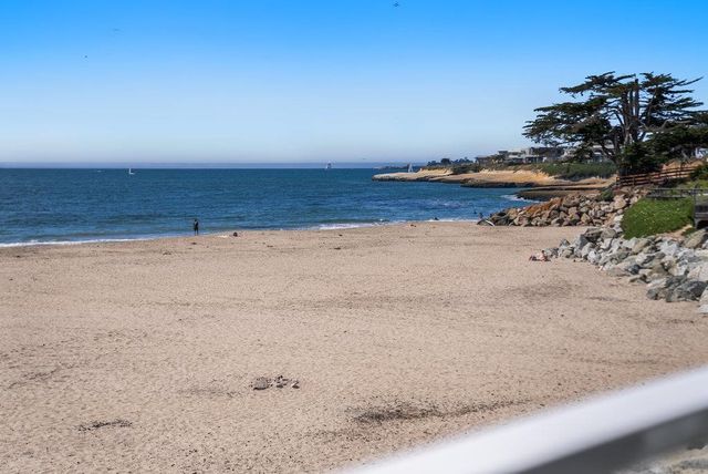 22130 E Cliff Drive 2D, Santa Cruz, CA 95062