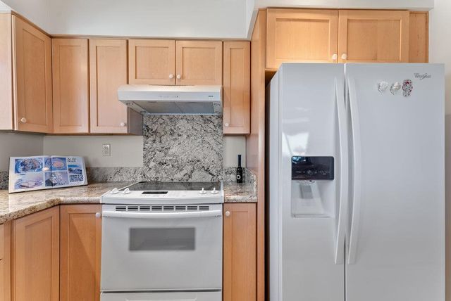 22130 E Cliff Drive 2D, Santa Cruz, CA 95062