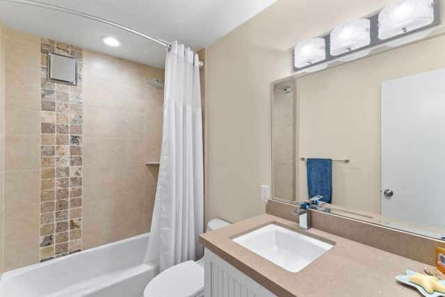 22130 E Cliff Drive 2D, Santa Cruz, CA 95062