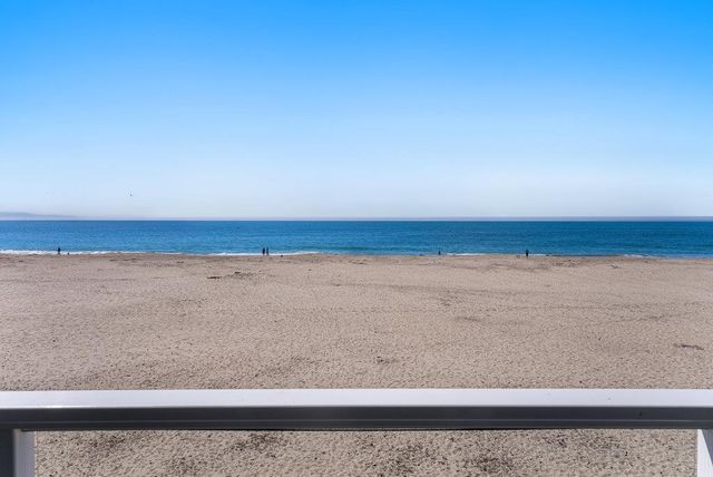 22130 E Cliff Drive 2D, Santa Cruz, CA 95062