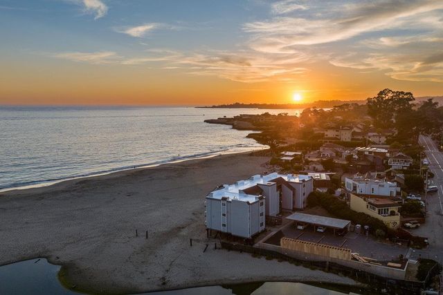 22130 E Cliff Drive 2D, Santa Cruz, CA 95062