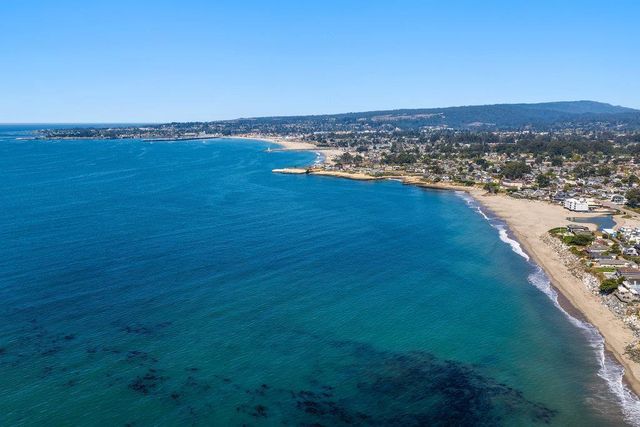 22130 E Cliff Drive 2D, Santa Cruz, CA 95062