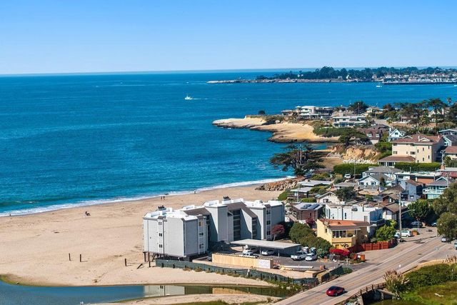 22130 E Cliff Drive 2D, Santa Cruz, CA 95062