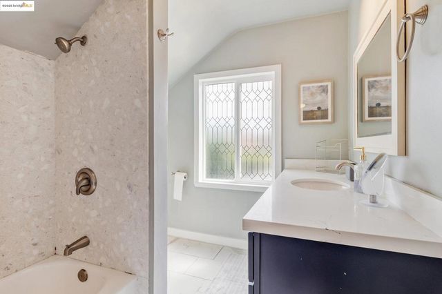 328 W Walnut St, Stockton, CA 95204