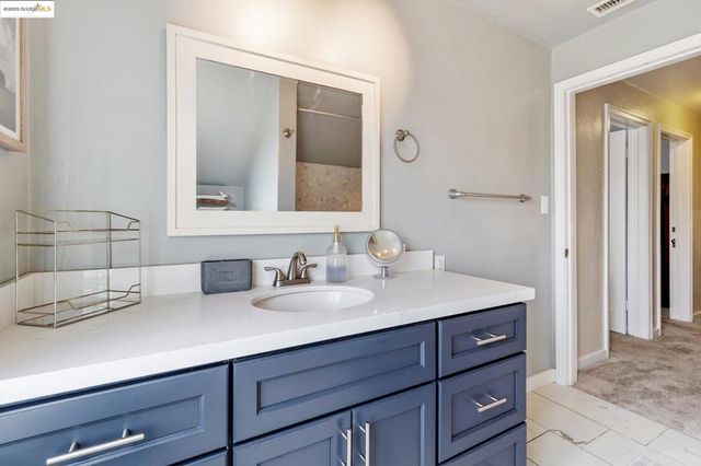 328 W Walnut St, Stockton, CA 95204