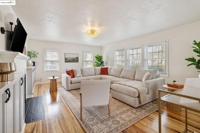 328 W Walnut St, Stockton, CA 95204