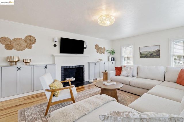 328 W Walnut St, Stockton, CA 95204