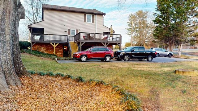 1831 Chestnut Grove Road, King, NC 27021