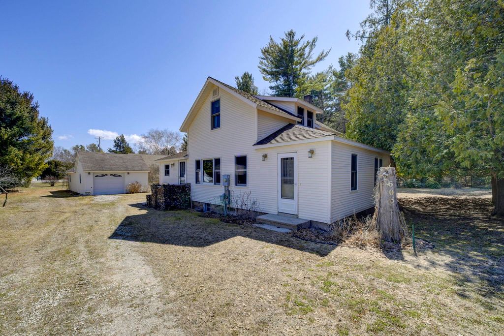 603 S Main Street, Leland, MI 49654