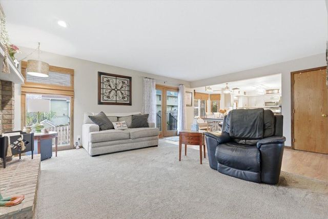 195 WOODBURY Circle, Council Bluffs, IA 51503