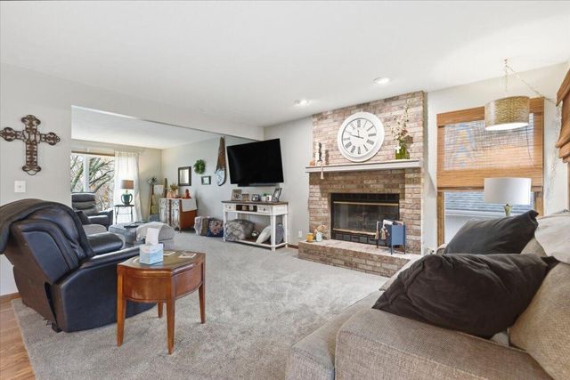 195 WOODBURY Circle, Council Bluffs, IA 51503