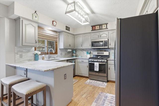 195 WOODBURY Circle, Council Bluffs, IA 51503