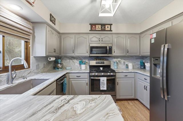 195 WOODBURY Circle, Council Bluffs, IA 51503