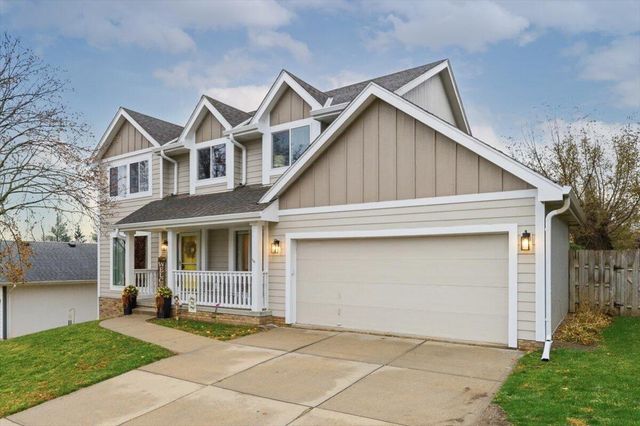 195 WOODBURY Circle, Council Bluffs, IA 51503