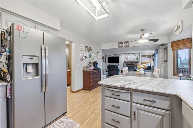 195 WOODBURY Circle, Council Bluffs, IA 51503