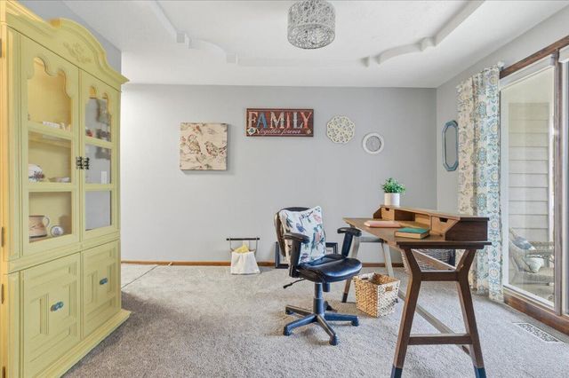 195 WOODBURY Circle, Council Bluffs, IA 51503