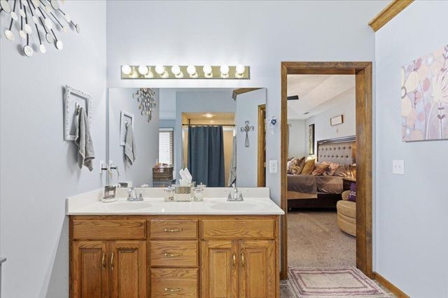 195 WOODBURY Circle, Council Bluffs, IA 51503