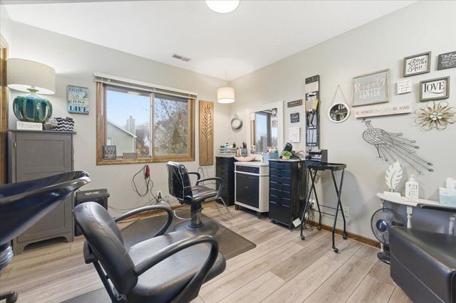 195 WOODBURY Circle, Council Bluffs, IA 51503