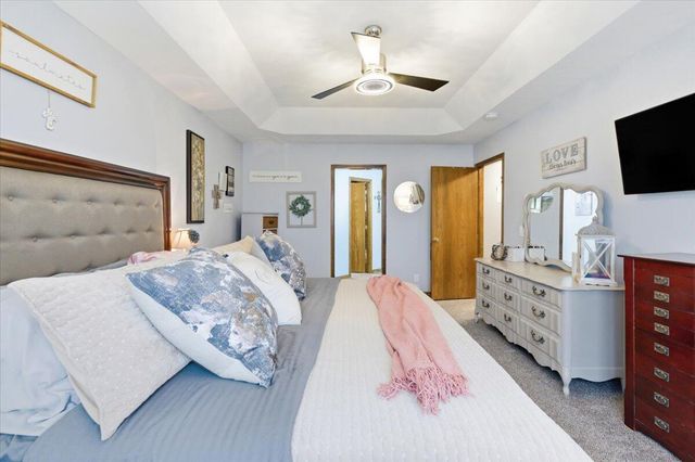 195 WOODBURY Circle, Council Bluffs, IA 51503