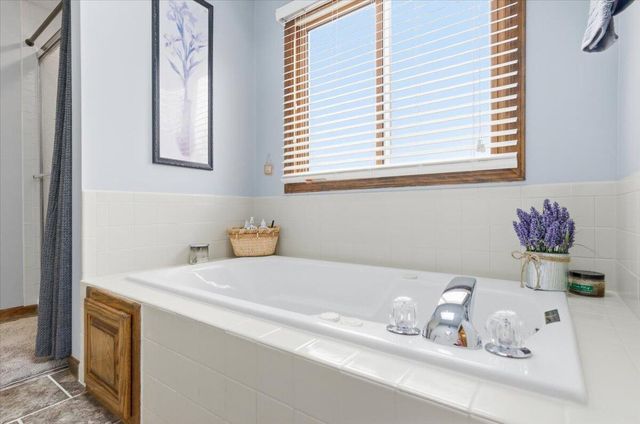 195 WOODBURY Circle, Council Bluffs, IA 51503