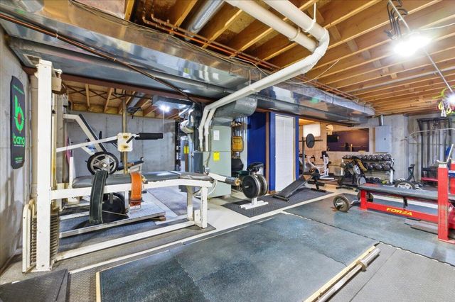 195 WOODBURY Circle, Council Bluffs, IA 51503