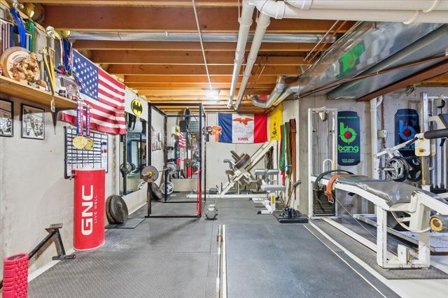 195 WOODBURY Circle, Council Bluffs, IA 51503