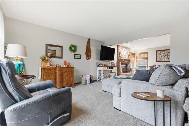 195 WOODBURY Circle, Council Bluffs, IA 51503