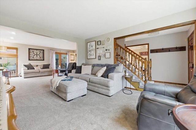 195 WOODBURY Circle, Council Bluffs, IA 51503