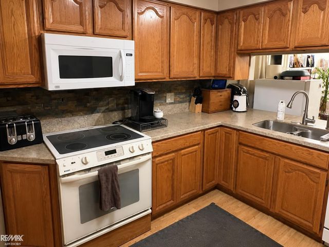 30607 Glenwood Circle, Warren, MI 48088