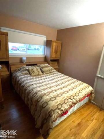 30607 Glenwood Circle, Warren, MI 48088