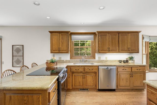 3620 James Avenue, Deephaven, MN 55391