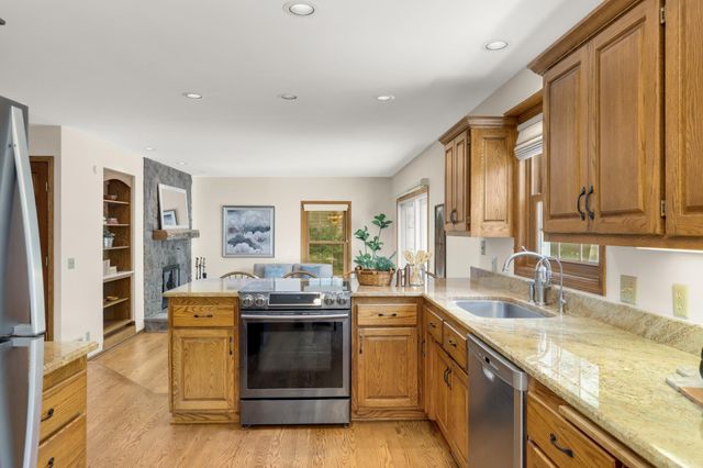 3620 James Avenue, Deephaven, MN 55391