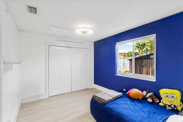 4040 NE 6th Avenue, Deerfield Beach, FL 33064