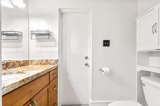 4040 NE 6th Avenue, Deerfield Beach, FL 33064