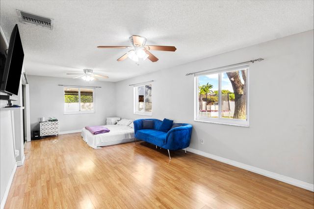 4040 NE 6th Avenue, Deerfield Beach, FL 33064