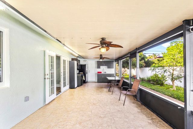 4040 NE 6th Avenue, Deerfield Beach, FL 33064