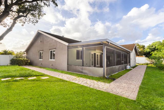 4040 NE 6th Avenue, Deerfield Beach, FL 33064