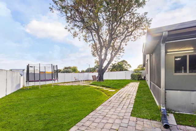 4040 NE 6th Avenue, Deerfield Beach, FL 33064