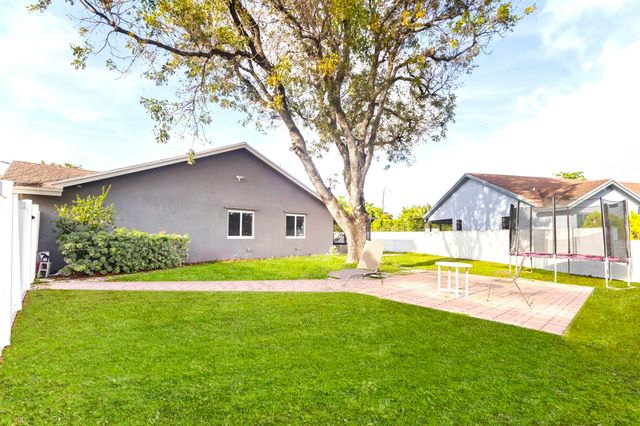 4040 NE 6th Avenue, Deerfield Beach, FL 33064