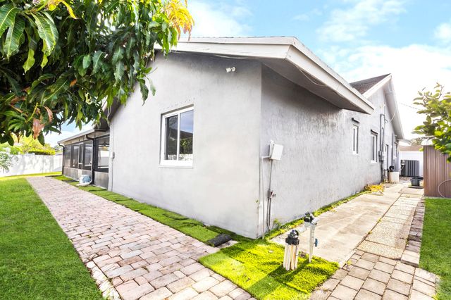 4040 NE 6th Avenue, Deerfield Beach, FL 33064