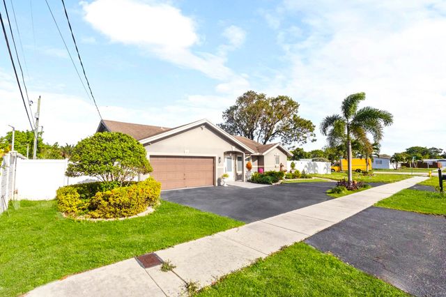 4040 NE 6th Avenue, Deerfield Beach, FL 33064