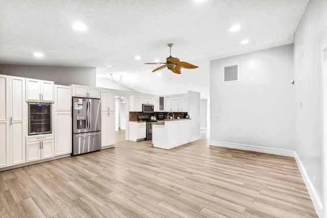 4040 NE 6th Avenue, Deerfield Beach, FL 33064